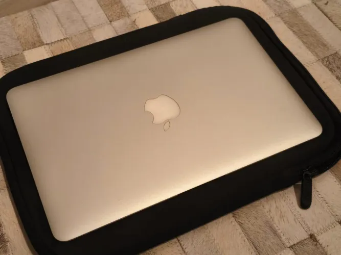 MACBOOK AIR - 2014 / Intel core i5 / bateria 5h/ excelente estado + bolsa