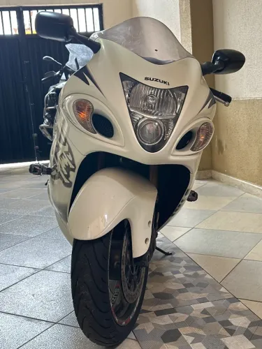 Moto super conservada , com km baixa sem nada a fazer , só pegar e aproveitar. R$ 40.000