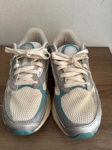 Tênis New Balance Fresh Foam Arishiv4 Feminino *POUCO USADO*