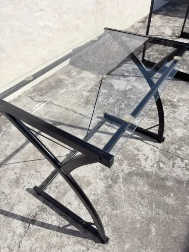 Mesa de escritório em vidro