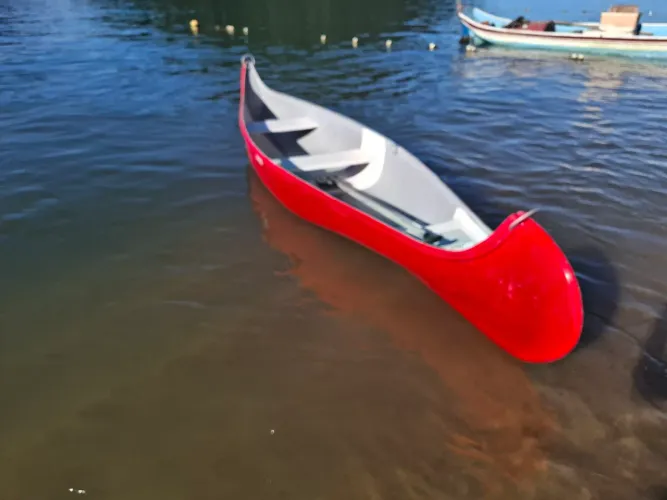 Canoa Canadense tres pessoas. 