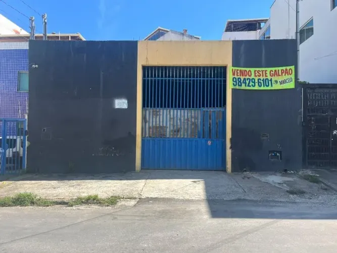 Galpão Comercial de 200m² à Venda em Ibirité