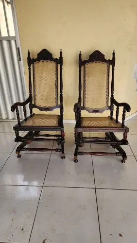 Par de cadeira de balanço antiga