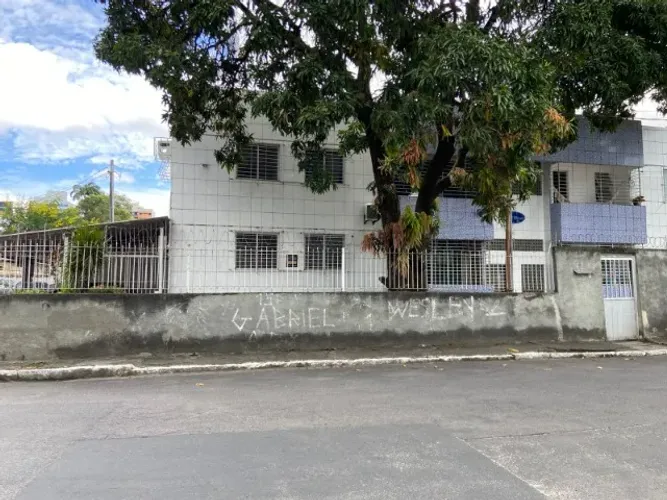 Apartamento Térreo no Cordeiro com 03 Qts sendo 01 St + DCE. 94m2 Ótima Localização