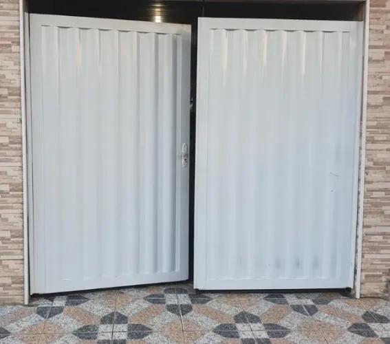 Portão garagem aço branco completo