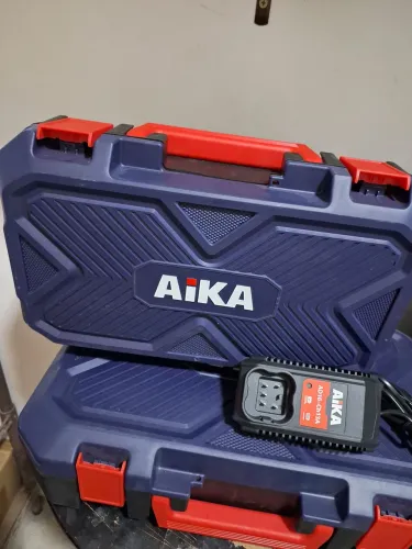 Carregador e maleta pra parafusadeira furadeira aika 16.8v /novo