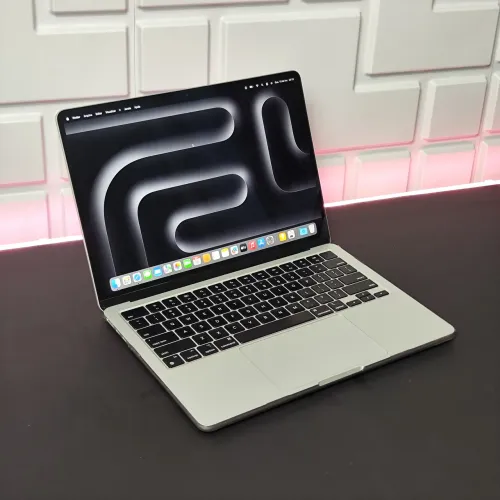 MacBook Air M3 (2024) - Apple M3 com 8GB e 256GB SSD - Usado