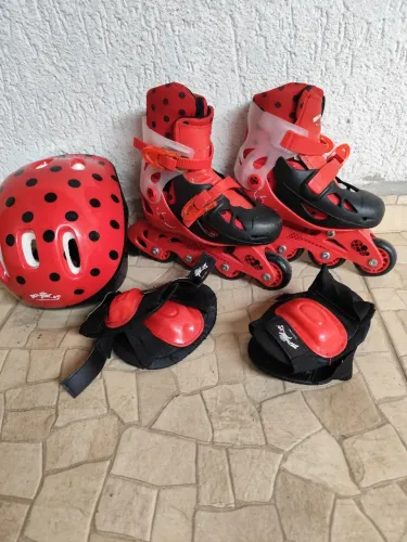 Patins miraculous menina