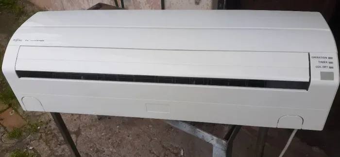 Evaporadora de ar condicionado Fujitsu 9.000btu quente e frio super conservada