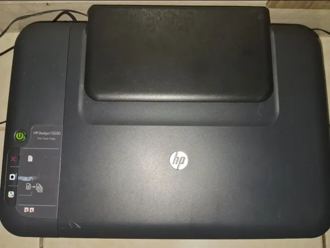 Impressora HP Deskjet F2050 funcionando + cabos