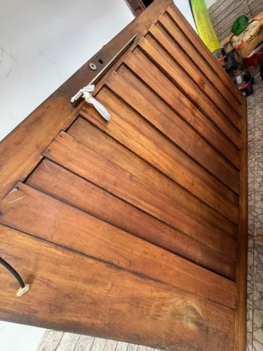 Porta de madeira?
