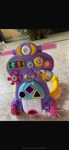 Andador infantil Calesita Tateti bebê piloto violeta