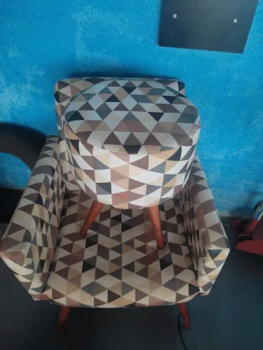 Vendo poltrona e puff estampado