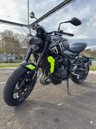 Moto triumph / Trident pouco rodada