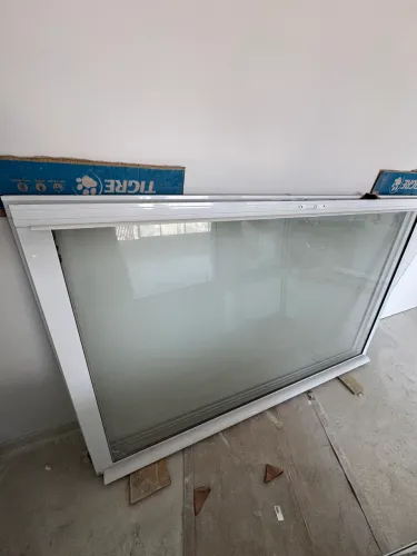 Porta Balcão 2 Folhas Alumínio Branco 2,60 x 2,10 - Praticamente Nova