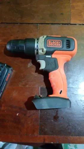 Furadeira e parafusadeira Black Decker 20v