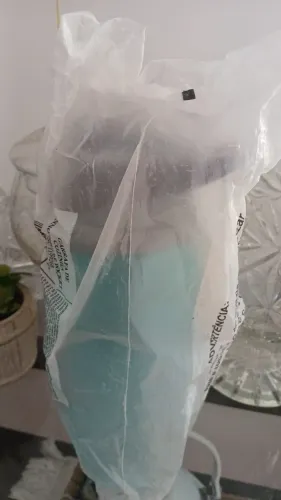 Garrafa agua azul com porta cartão