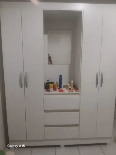 Guarda roupa 4 porta e 3 gavetas