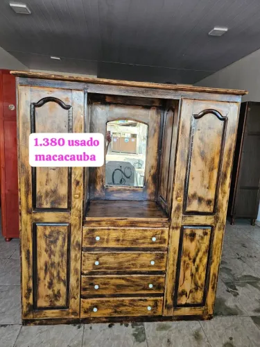 Guarda roupa de casal macacaúba usado