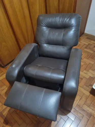 poltrona em couro reclinável