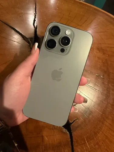 iPhone 16 pro 128 GB bateria 93%