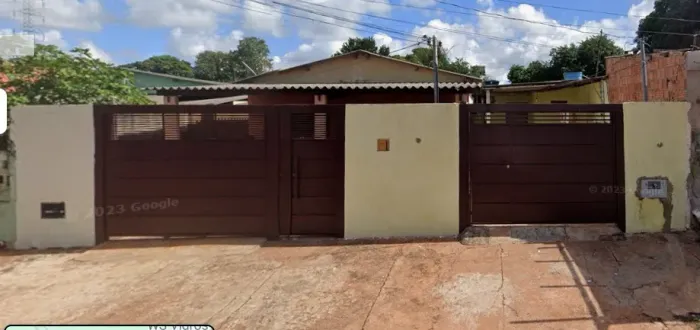 VENDE-SE CASA COM DUAS MORADIAS NO MESMO TERRENO