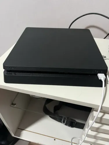 Ps4 Slim 1tb + 2 controles + 5 jogos