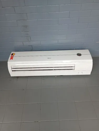 Evaporadora Gree 28.000 BTUS convencional.