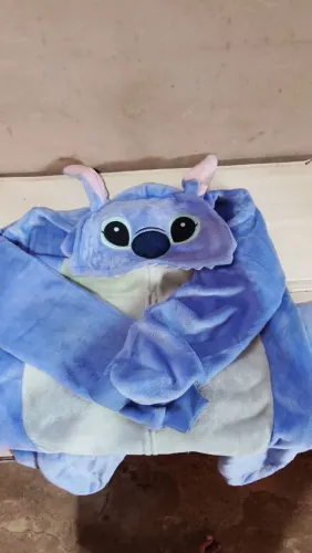 Vendo macacão infantil tamanho M e touca infantil