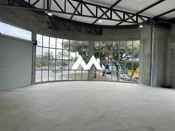 Loja de 2 pavimentos para locação no Santa Efigênia próximo ao Boulevard Shopping