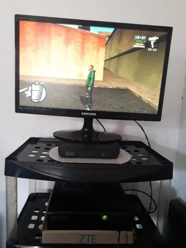 vendo xbox 360 super slim destravado RGH com 51 jogos no HD 8 jogos no cd 3 manetes 