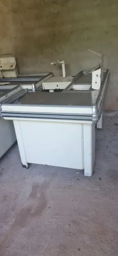 BALCÃO DE CAIXA DE SUPERMERCADO