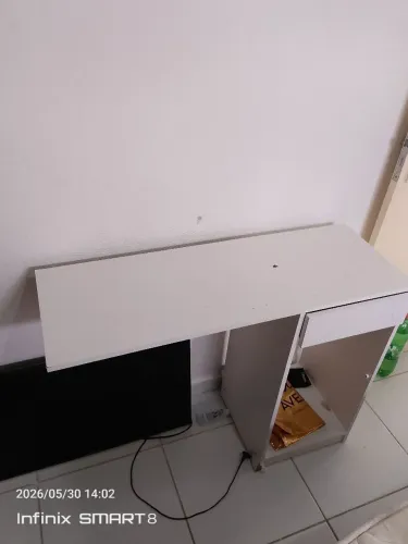 Mesa de escritório, estúdios, para estudos etc...
