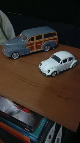 Miniaturas Clássicas Fusca + Chevrolet Woody Diecast Colecionável