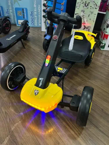 Carrinho elétrico estilo kart