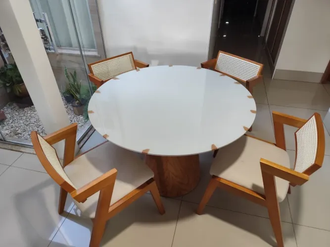 Mesa de Jantar Redonda 1.20m 04 cadeiras