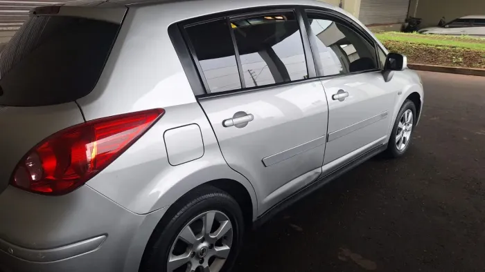 Nissan Tiida SL 1.8/1.8 Flex 16V Mec. 2008