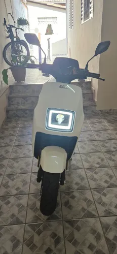 Moto elétrica Watts WS120 70km autonomia
