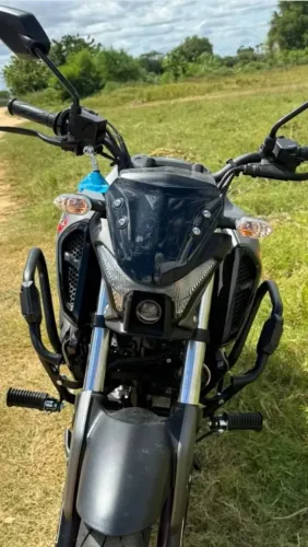 VENDO PROTETOR DIANTEIRO DE CARENAGEM E MOTOR/ FAZER FZ15 ABS/ANO 2025/2026