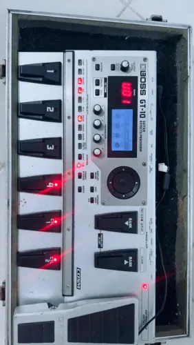 Vendo pedaleira BOSS GT-10