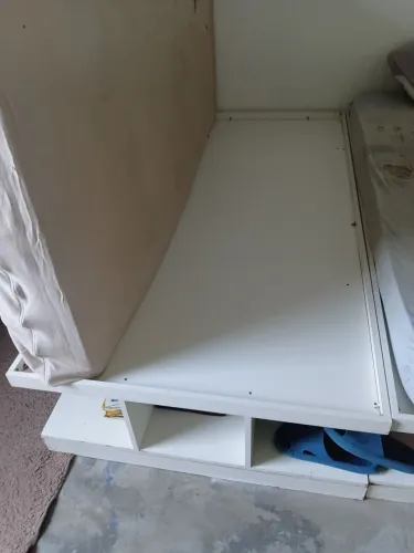 Vende cama de solteiro em bom estado.