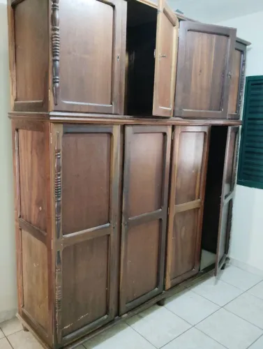 Quadra Roupa de madeira maciça 