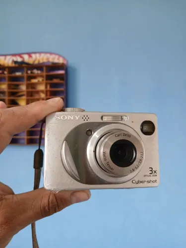 Câmera digital sony 5.1 mp leia a descrição do anúncio