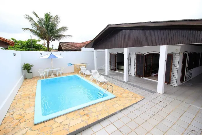 Casa com 3 dormitórios para alugar por dia - Nereidas - Guaratuba/PR