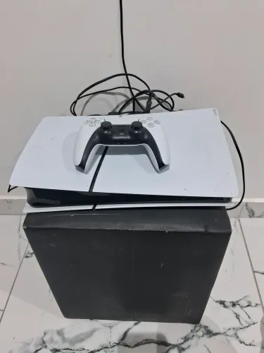 Vendo Sony PlayStation 5 com controle
