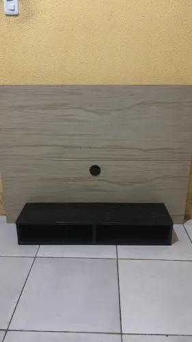 Painel suspenso para TV