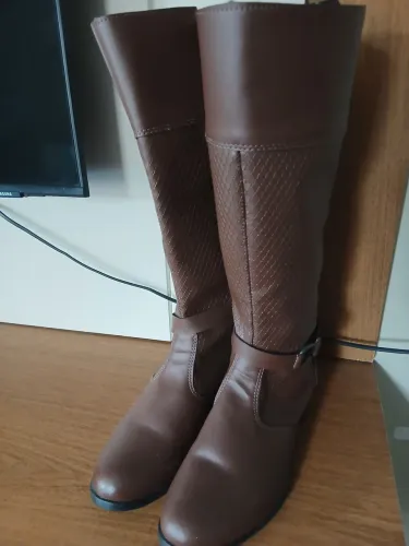 Vendo essa bota feminina número 38 nova