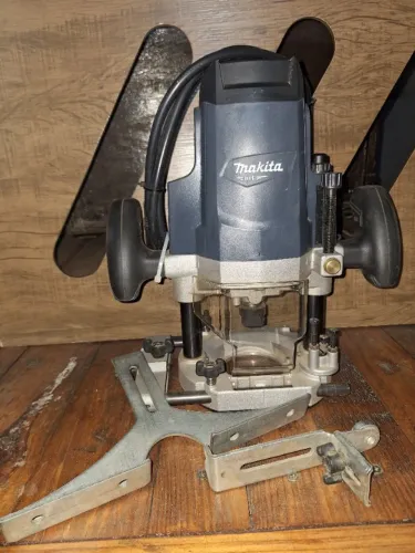 Tupia de coluna Makita