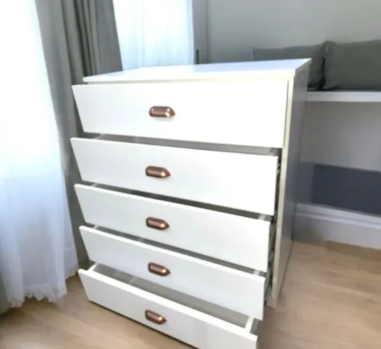 Cômoda de 5 gavetas em mdf