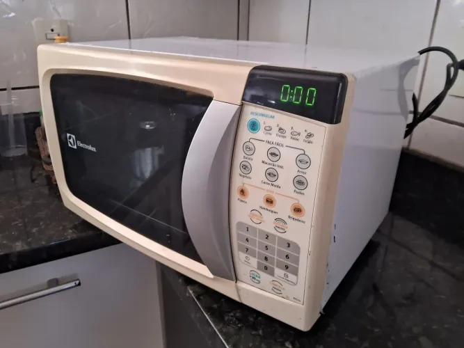 MICROONDAS ELECTROLUX 21 L ENTREGA INCLUÍDA